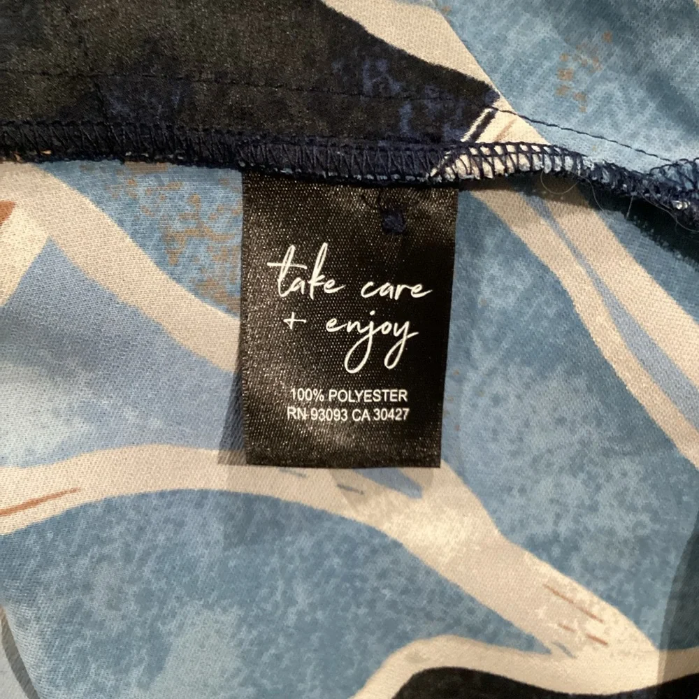 NIC+ZOE Button Front Blouse with bold tropical blue & tan botanical print. EUC - Picture 8 of 9